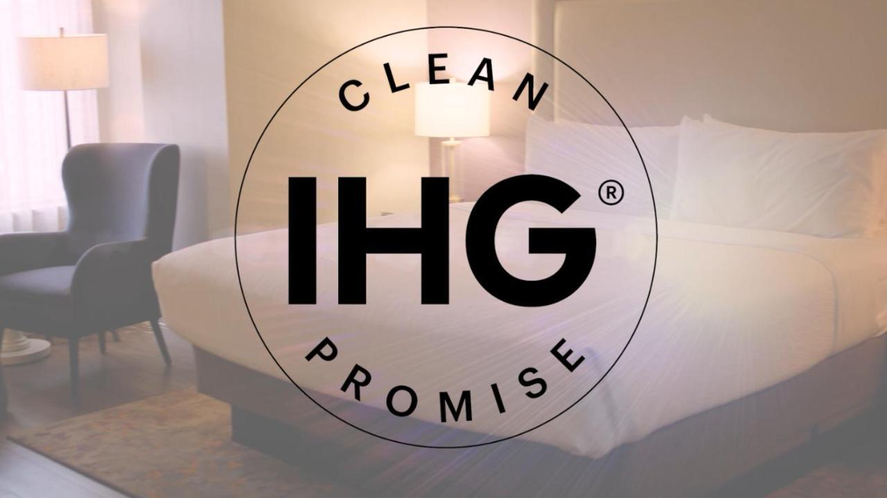 Crowne Plaza New Delhi Okhla By Ihg Hotel Buitenkant foto IHG Clean Promise logo