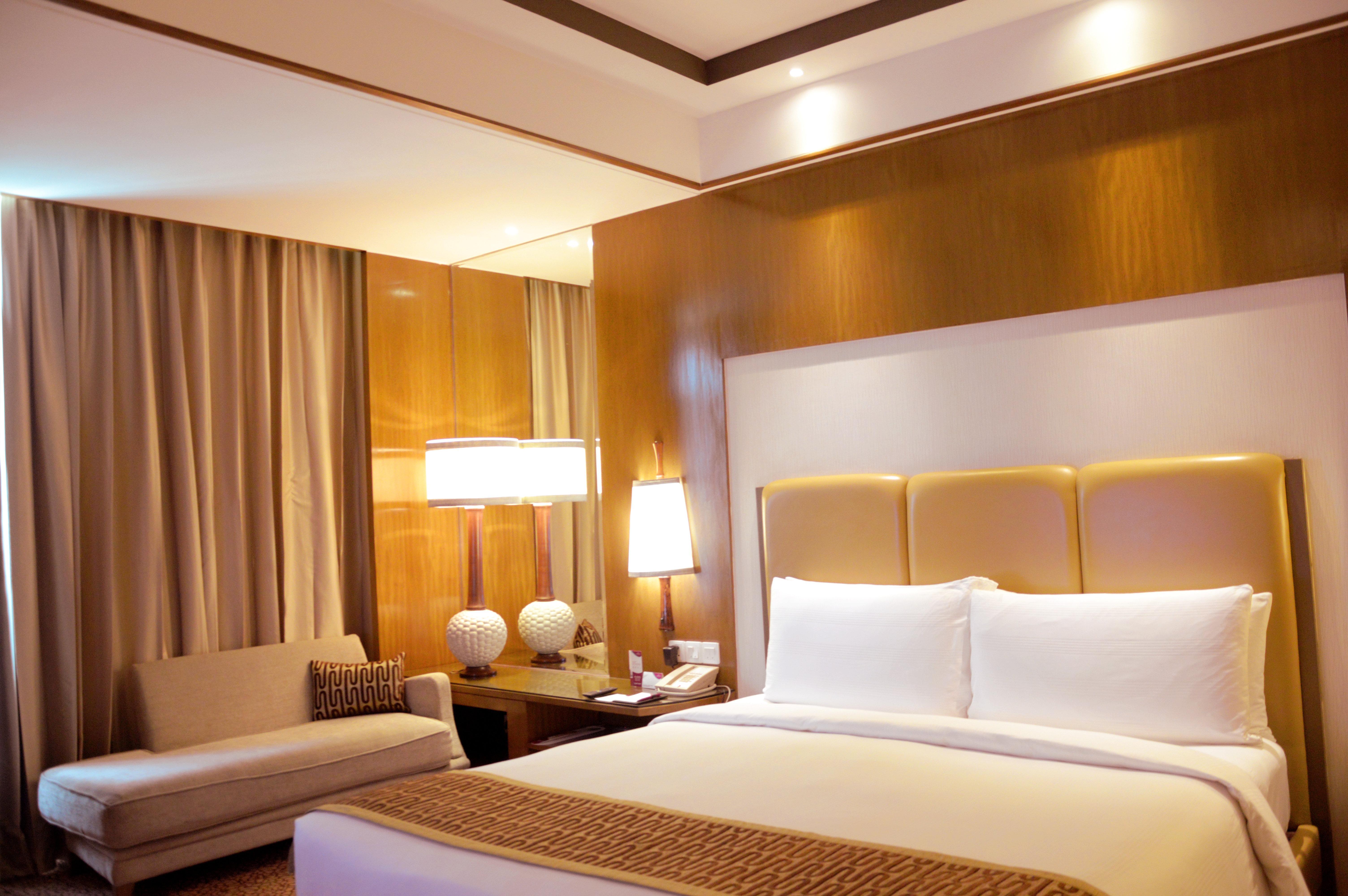 Crowne Plaza New Delhi Okhla By Ihg Hotel Buitenkant foto A bedroom at the hotel