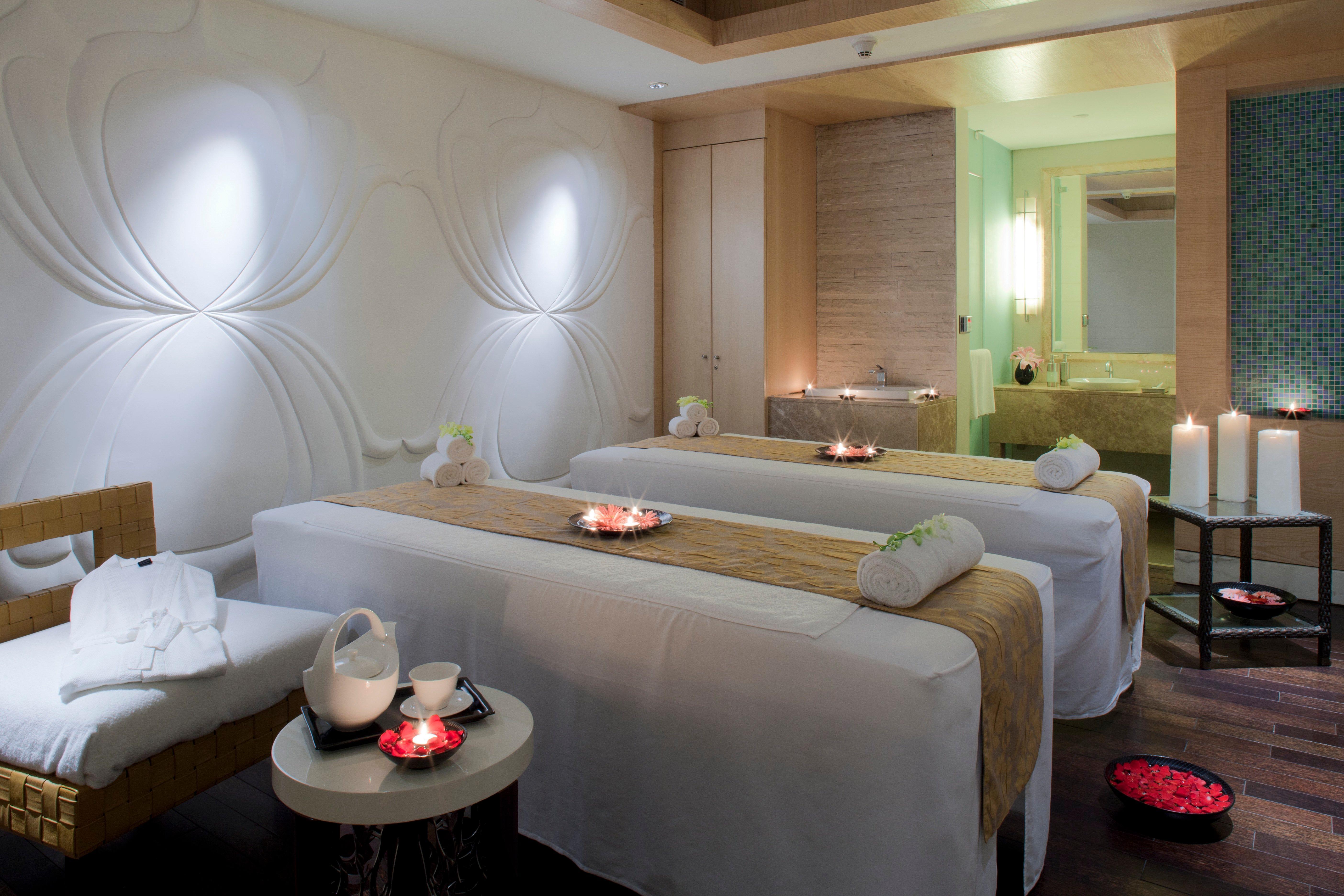 Crowne Plaza New Delhi Okhla By Ihg Hotel Buitenkant foto Spa at The Oberoi, Mumbai