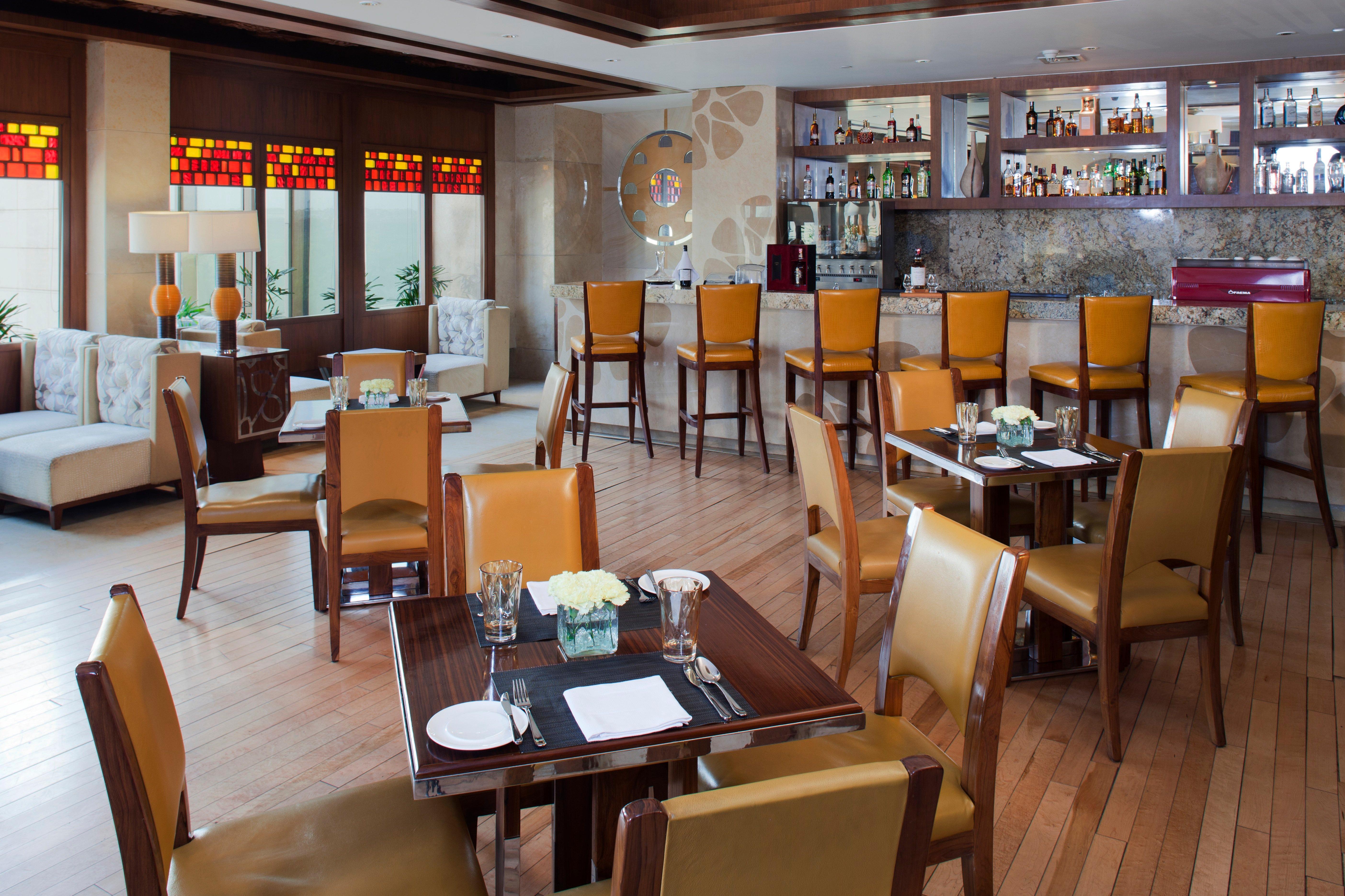 Crowne Plaza New Delhi Okhla By Ihg Hotel Buitenkant foto The Bar