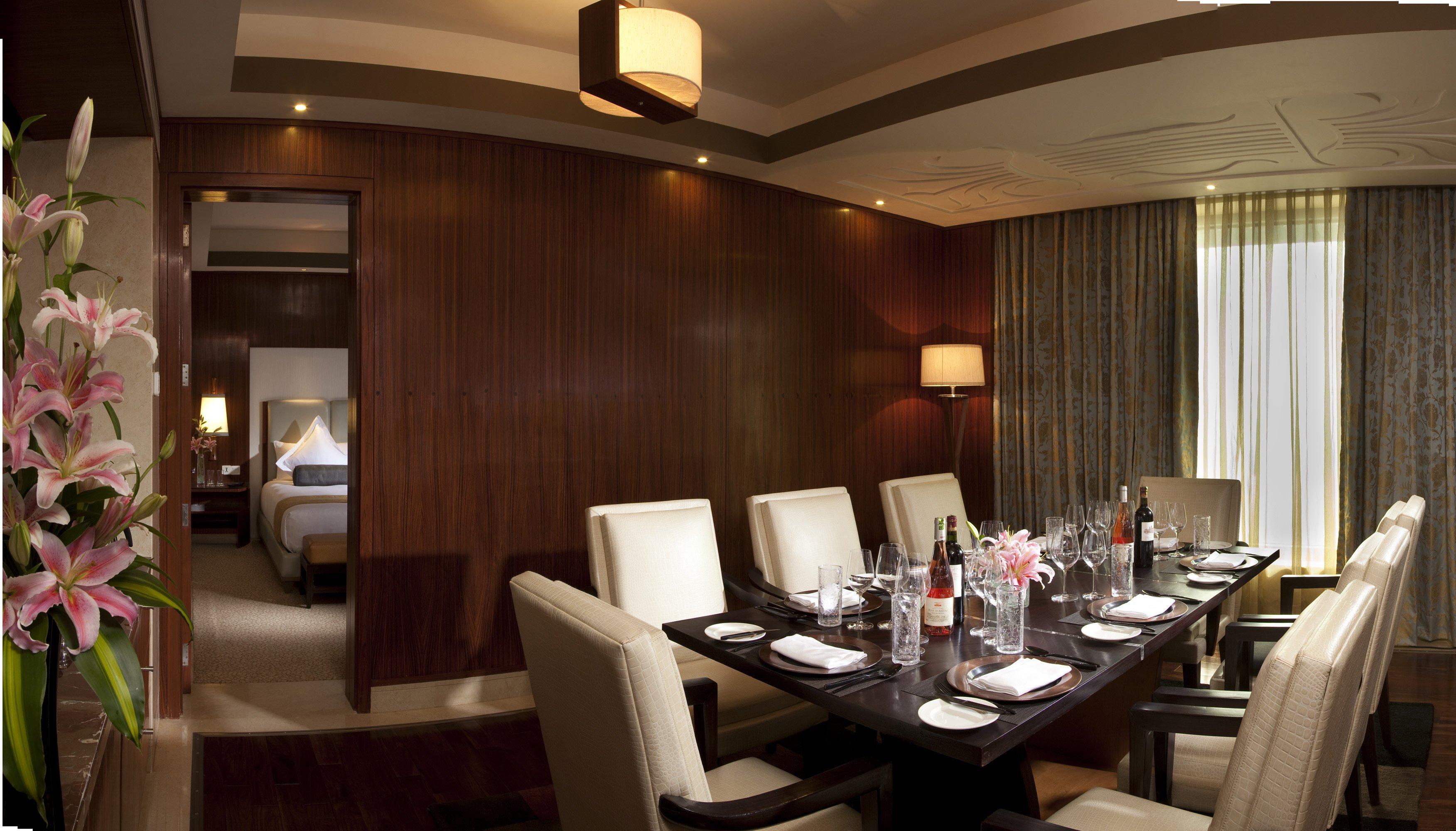Crowne Plaza New Delhi Okhla By Ihg Hotel Buitenkant foto A private dining room at the Mandarin Oriental, Hong Kong