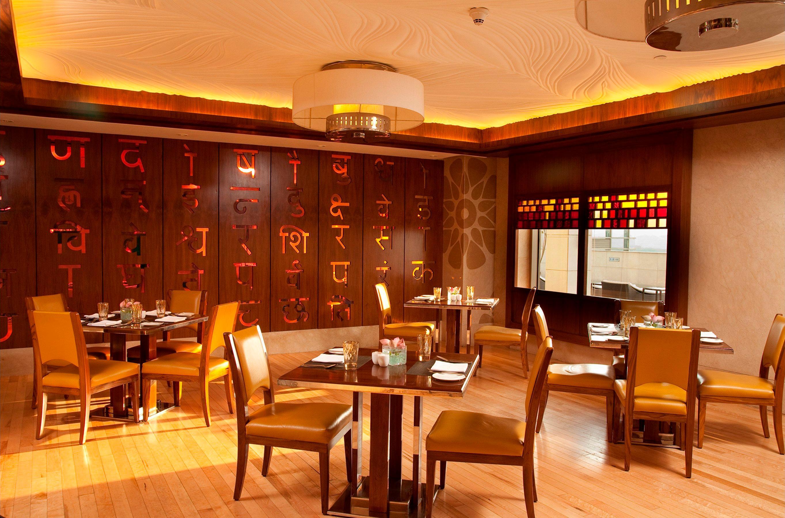 Crowne Plaza New Delhi Okhla By Ihg Hotel Restaurant foto The interior of the restaurant