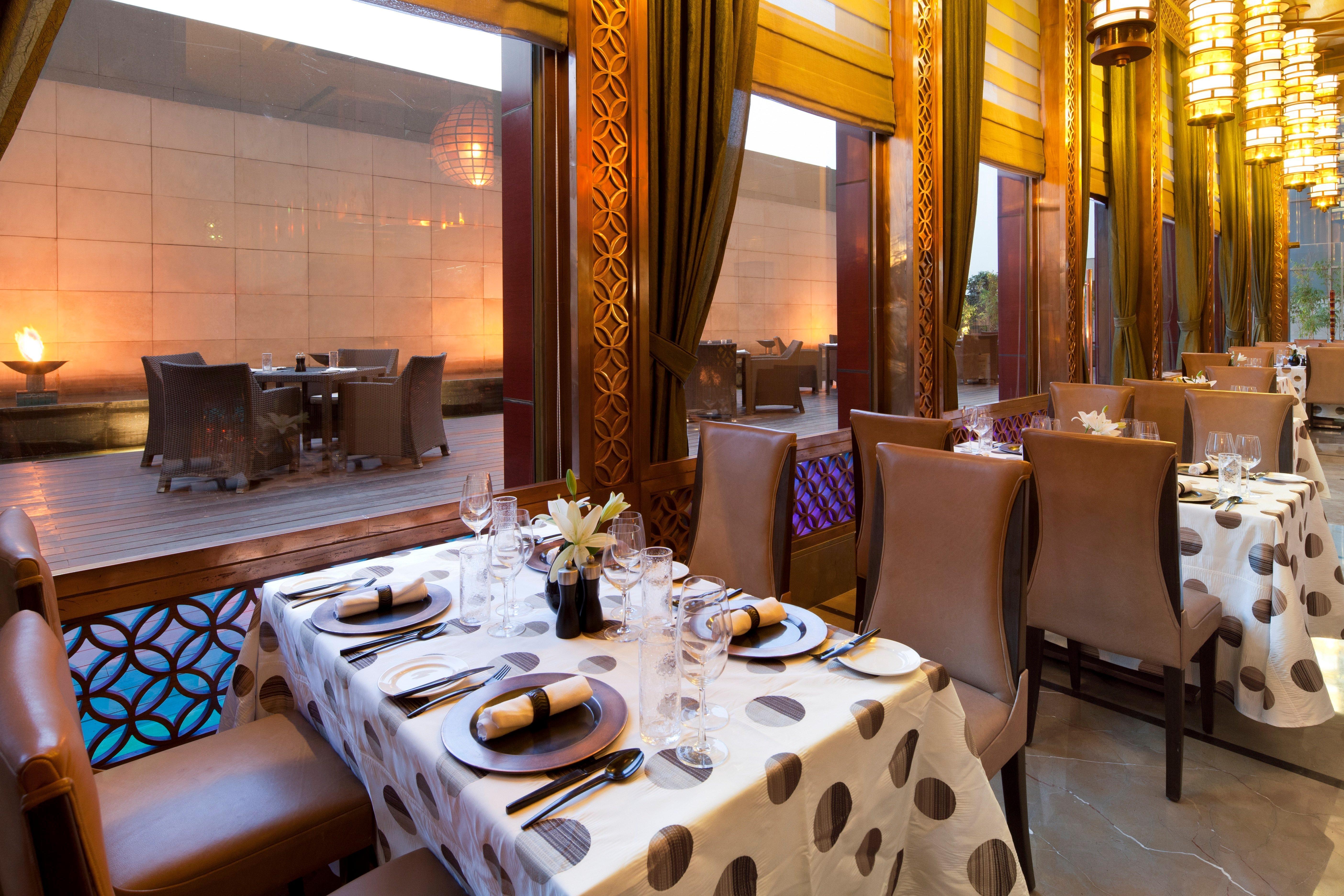 Crowne Plaza New Delhi Okhla By Ihg Hotel Buitenkant foto The restaurant