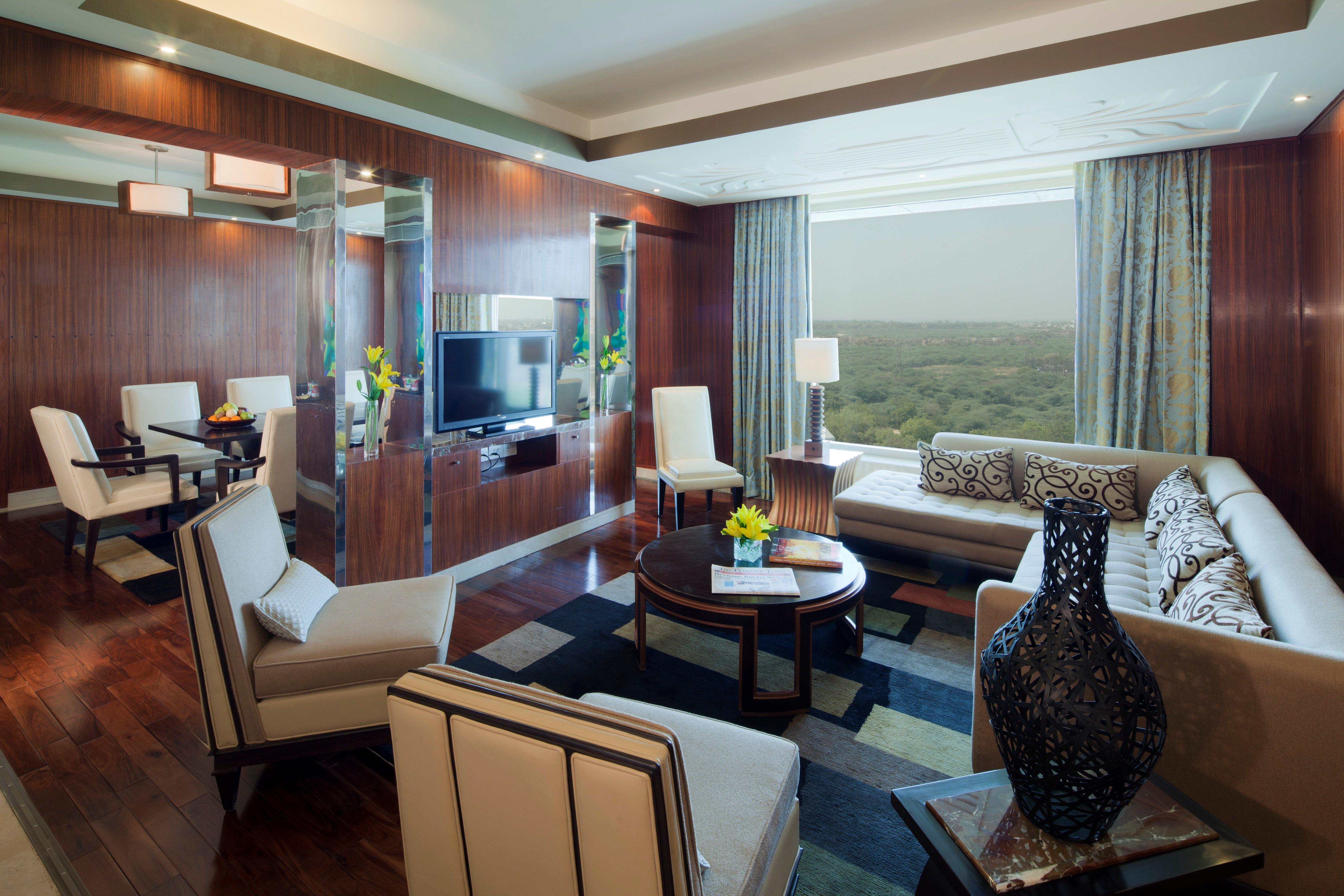 Crowne Plaza New Delhi Okhla By Ihg Hotel Buitenkant foto A suite at the JW Marriott Hotel, Bengaluru