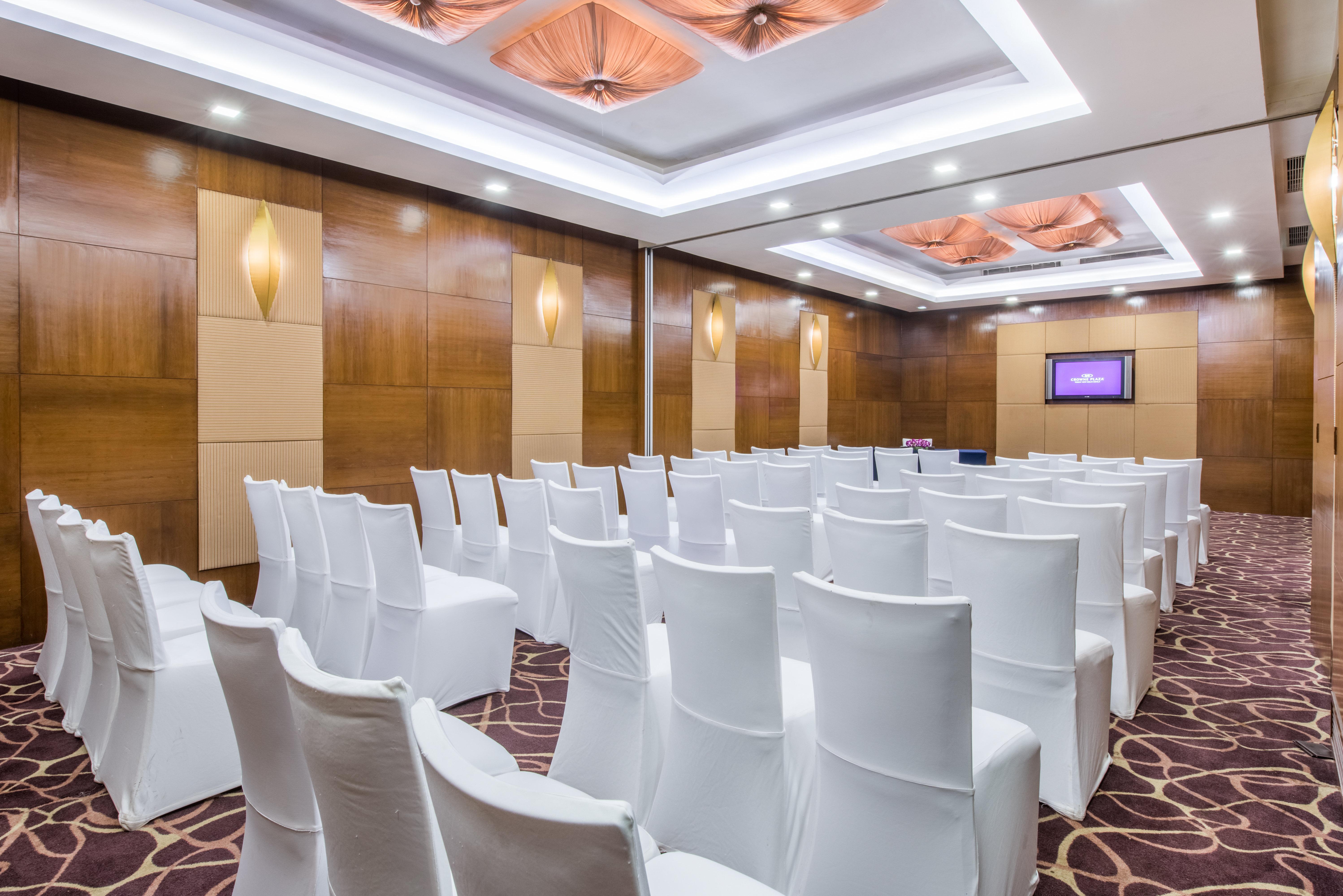 Crowne Plaza New Delhi Okhla By Ihg Hotel Buitenkant foto Meeting room