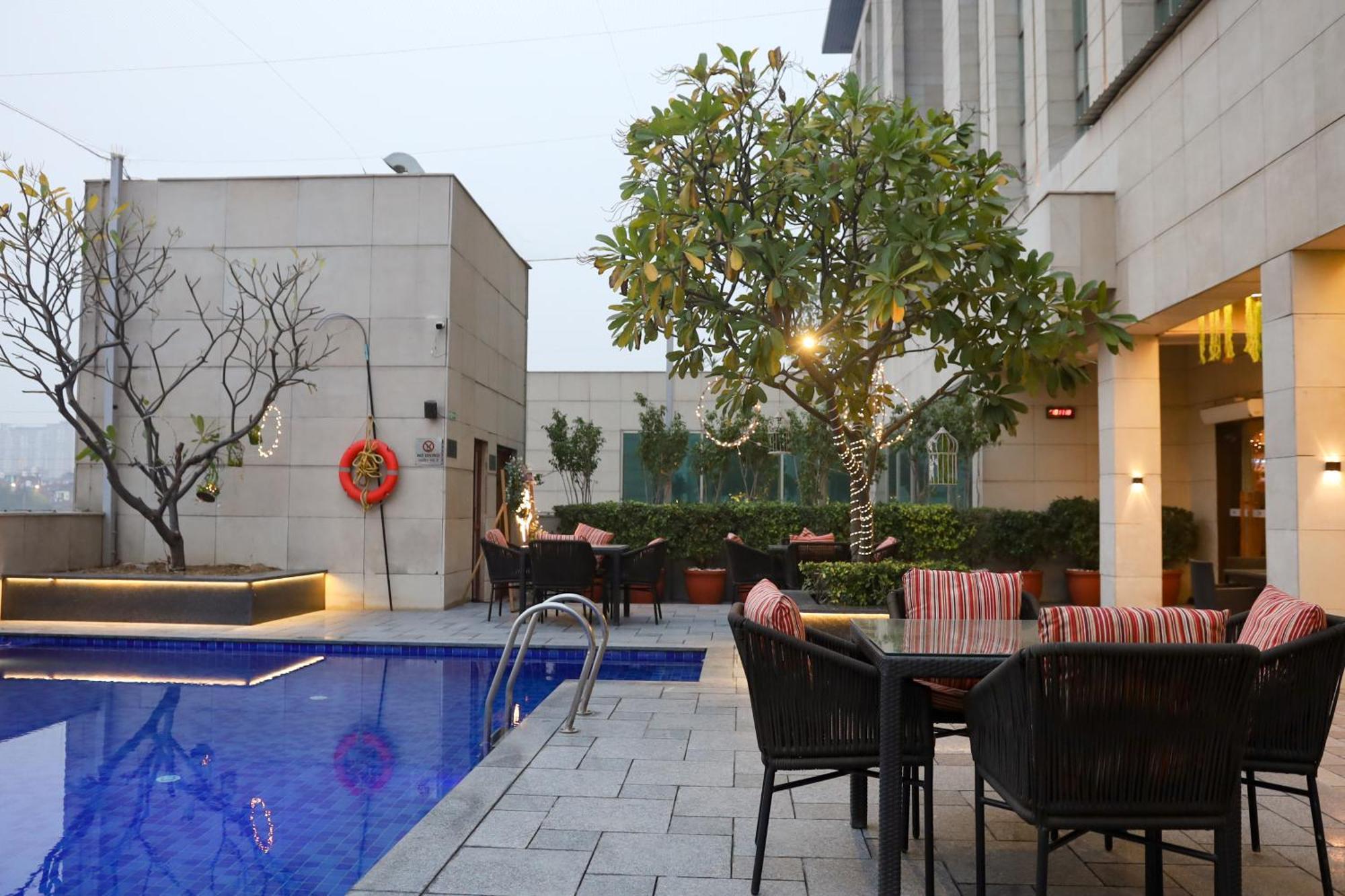 Crowne Plaza New Delhi Okhla By Ihg Hotel Buitenkant foto The Park, New Delhi